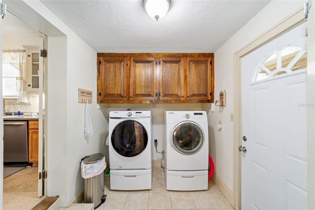 20693 Walnut Street Dunnellon, FL 34431 - Photo 11 of 51 a utility room with dryer and washer