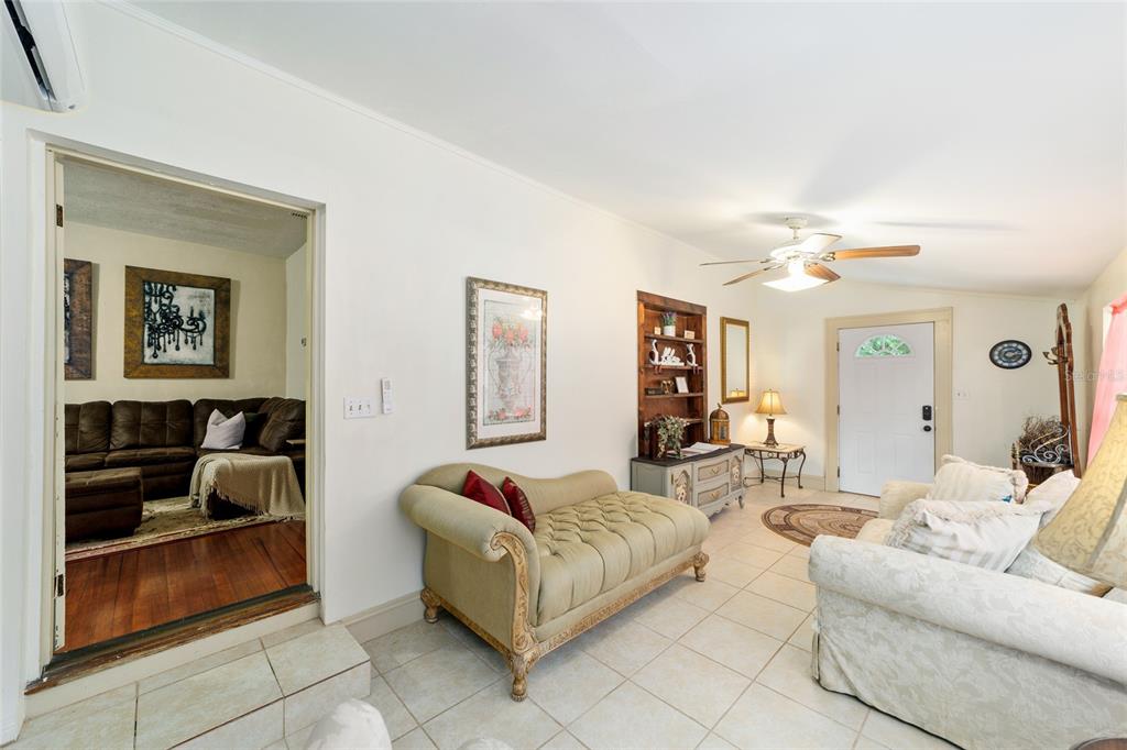 20693 Walnut Street Dunnellon, FL 34431 - Photo 21 of 51 a living room with furniture and a lamp