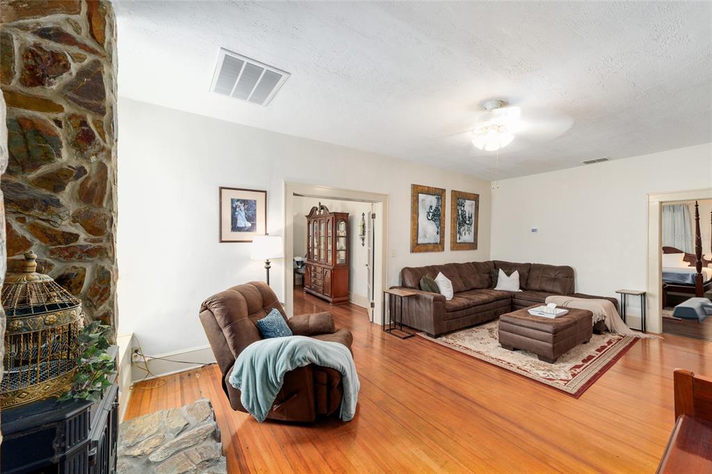 20693 Walnut Street Dunnellon, FL 34431 - Photo 25 of 51 a living room with furniture and a couch