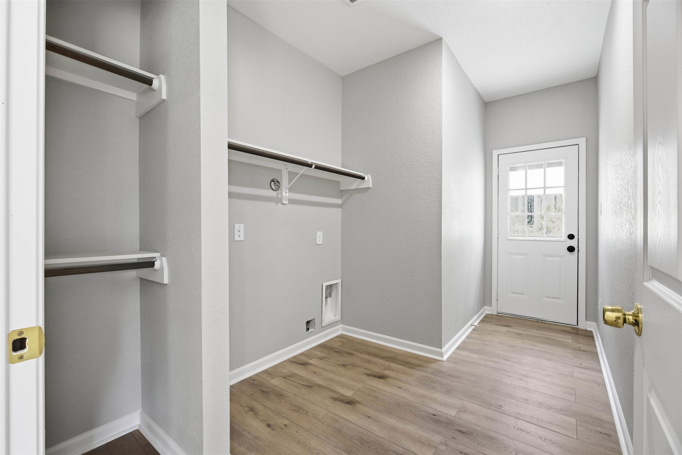 1915 Ross Avenue Cleveland, TX 77327 - Photo 5 of 11 a view of bathroom