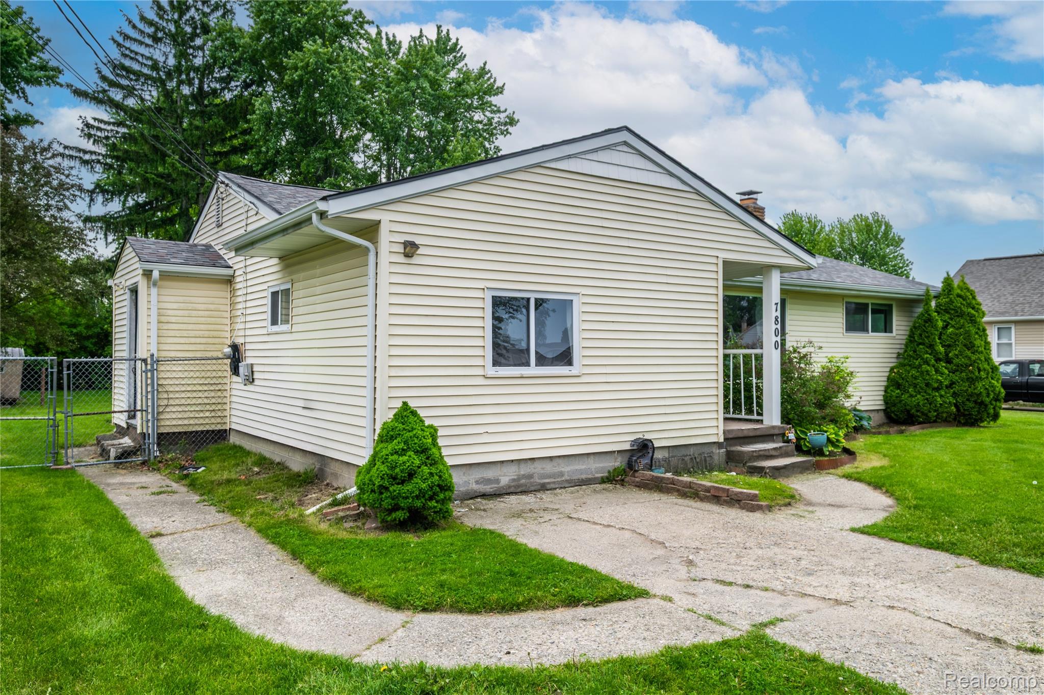 7800 Maple Street Birch Run, MI 48415 - Photo 20 of 29 Ranch-style residence featuring light-colored siding and a covered front entry