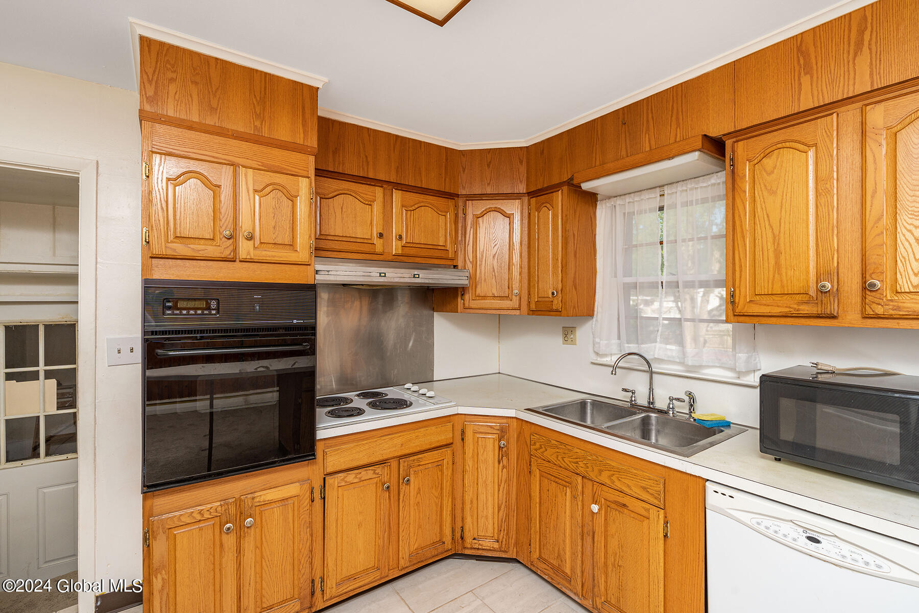 11 Beverly Drive Bethlehem, NY 12203 - Photo 26 of 34 027-11-Beverly-Dr