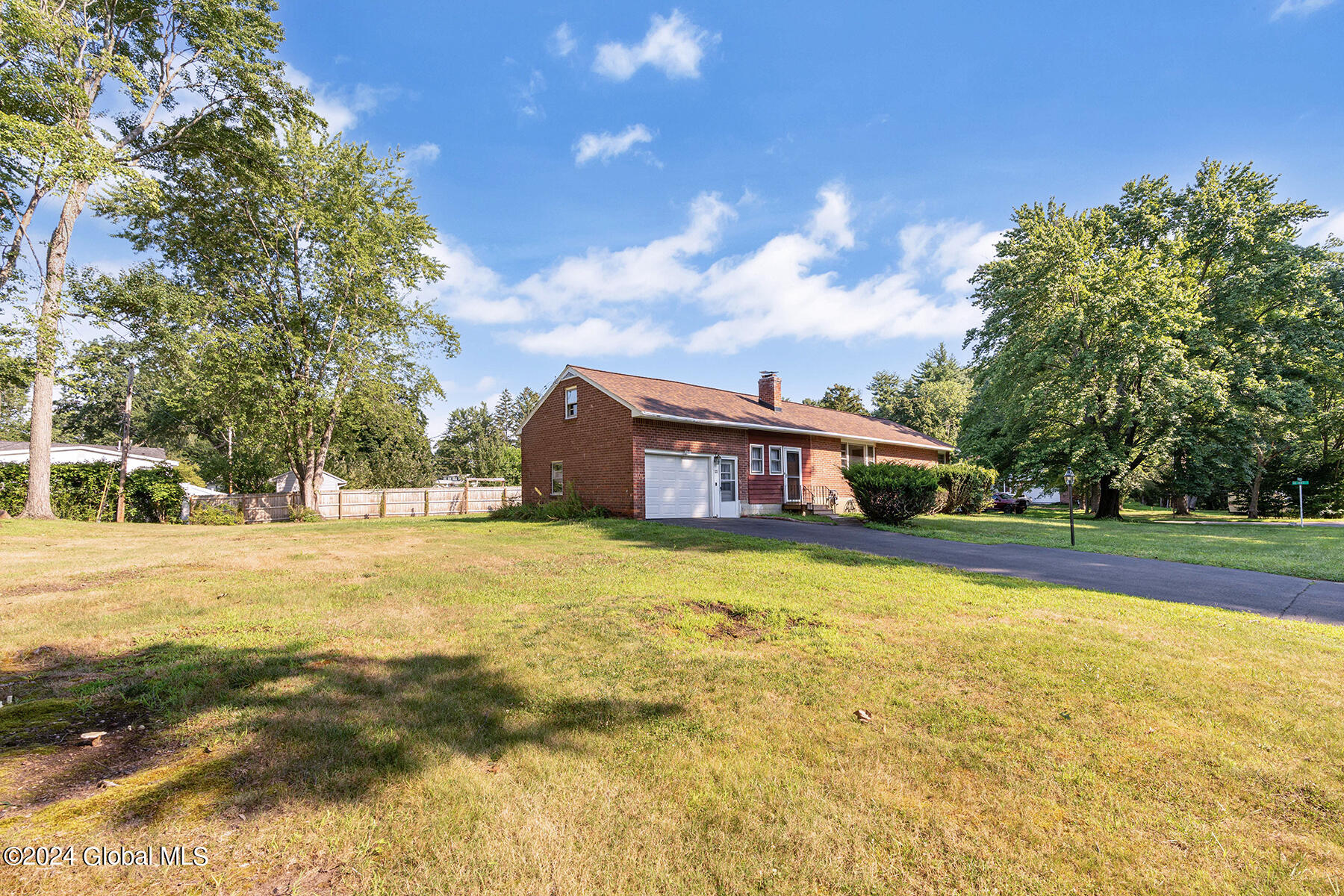 11 Beverly Drive Bethlehem, NY 12203 - Photo 4 of 34 004-11-Beverly-Dr