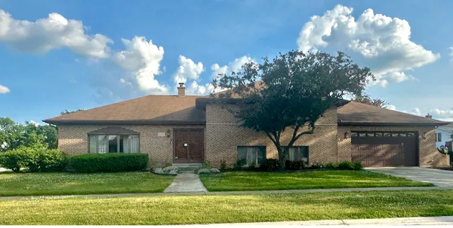 $479,000 | 10531 Camelot Street, Westchester, IL 60154