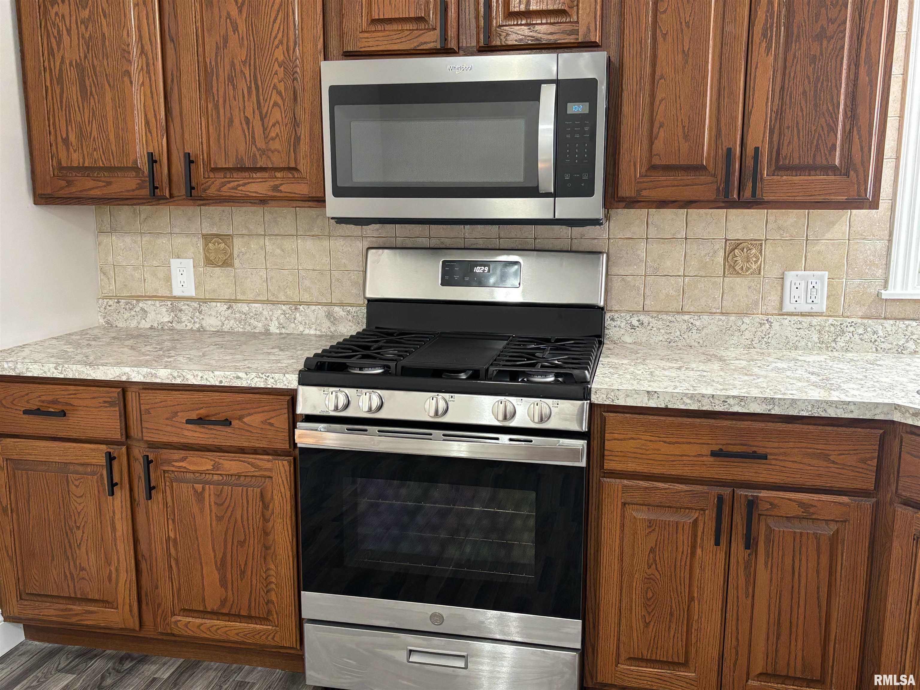 3237 Warner Drive Springfield, IL 62703 - Photo 8 of 32 Gallery Image 8