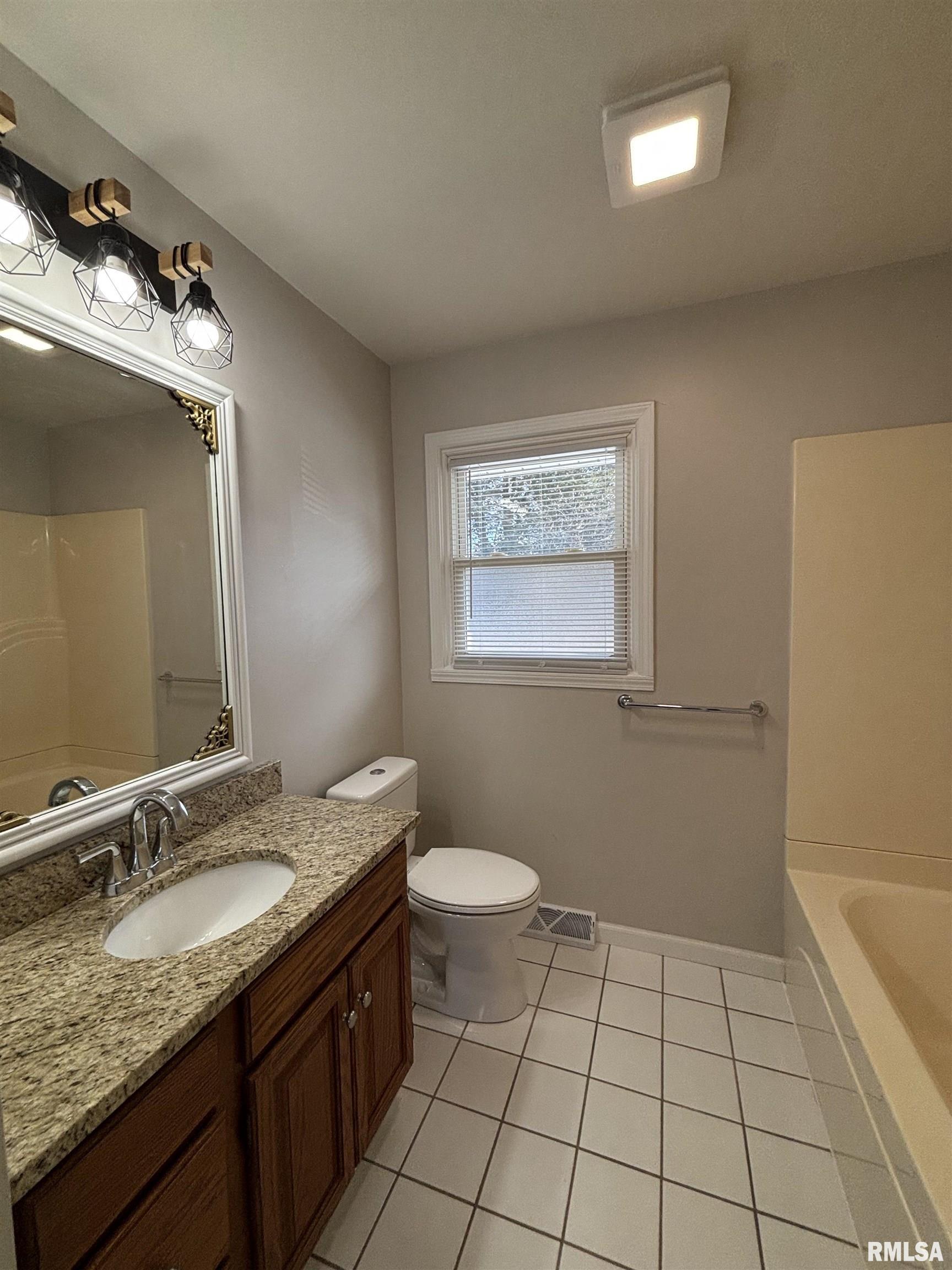3237 Warner Drive Springfield, IL 62703 - Photo 10 of 32 Gallery Image 10