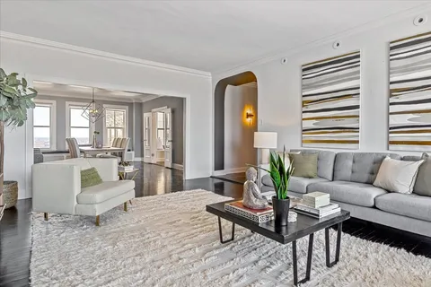 $600,000 | 3530 North Lake Shore Drive, Unit 11B, Chicago, IL 60657