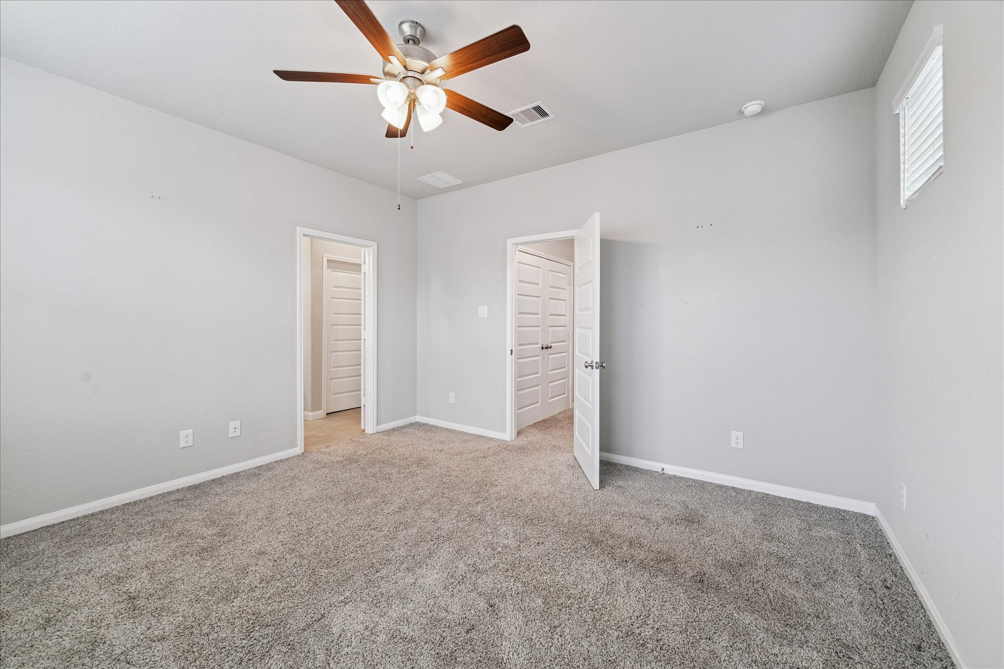 5502 Cuerta Street Houston, TX 77023 - Photo 12 of 25 an empty room with closet and a ceiling fan