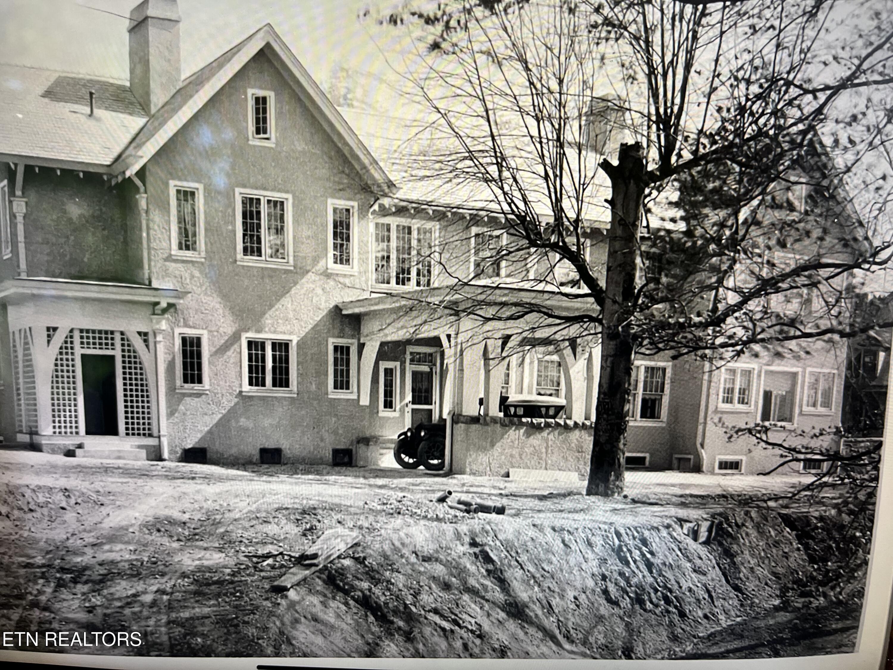 142 Edgewood Road Middlesboro, KY 40965 - Photo 1 of 1 9343BF95-C734-47E5-BA29-1301885A51C8