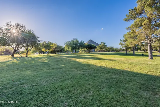 $929,999 | 2217 East North Lane, Phoenix, AZ 85028