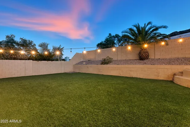 $929,999 | 2217 East North Lane, Phoenix, AZ 85028
