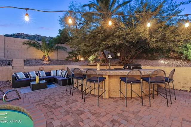 $929,999 | 2217 East North Lane, Phoenix, AZ 85028