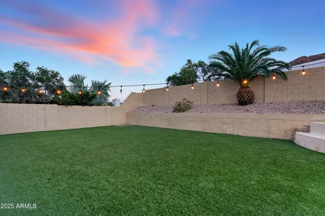 $929,999 | 2217 East North Lane, Phoenix, AZ 85028