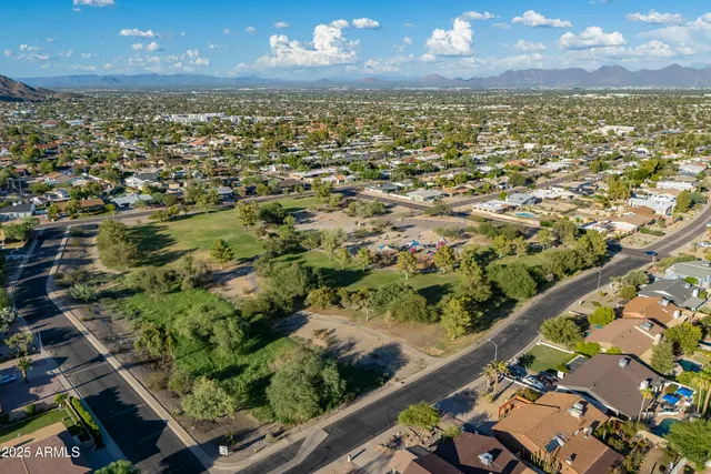 $929,999 | 2217 East North Lane, Phoenix, AZ 85028