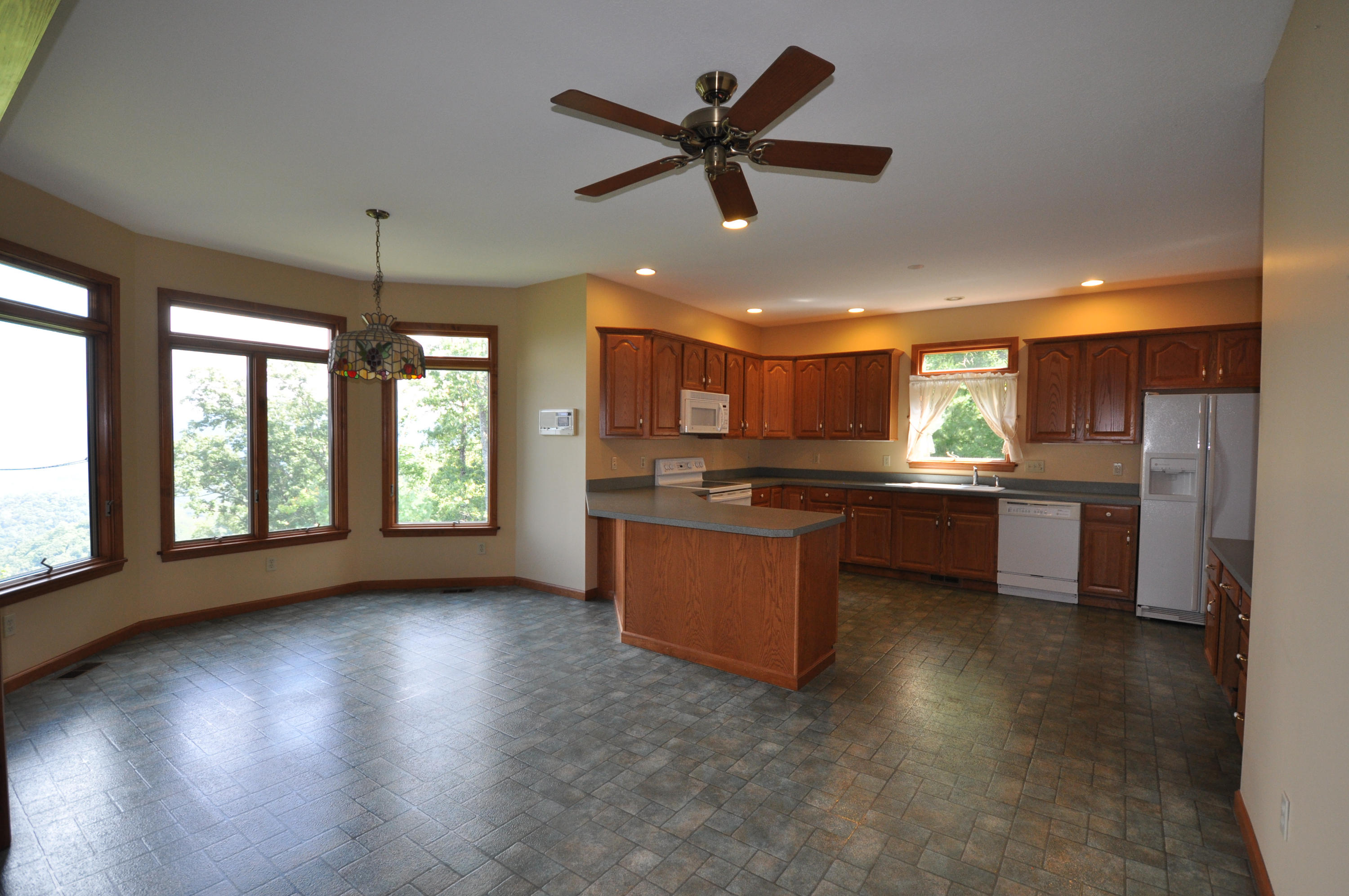 319 Kelly Ridge Road Townsend, TN 37882 - Photo 12 of 33 Kitchen and breakfast room