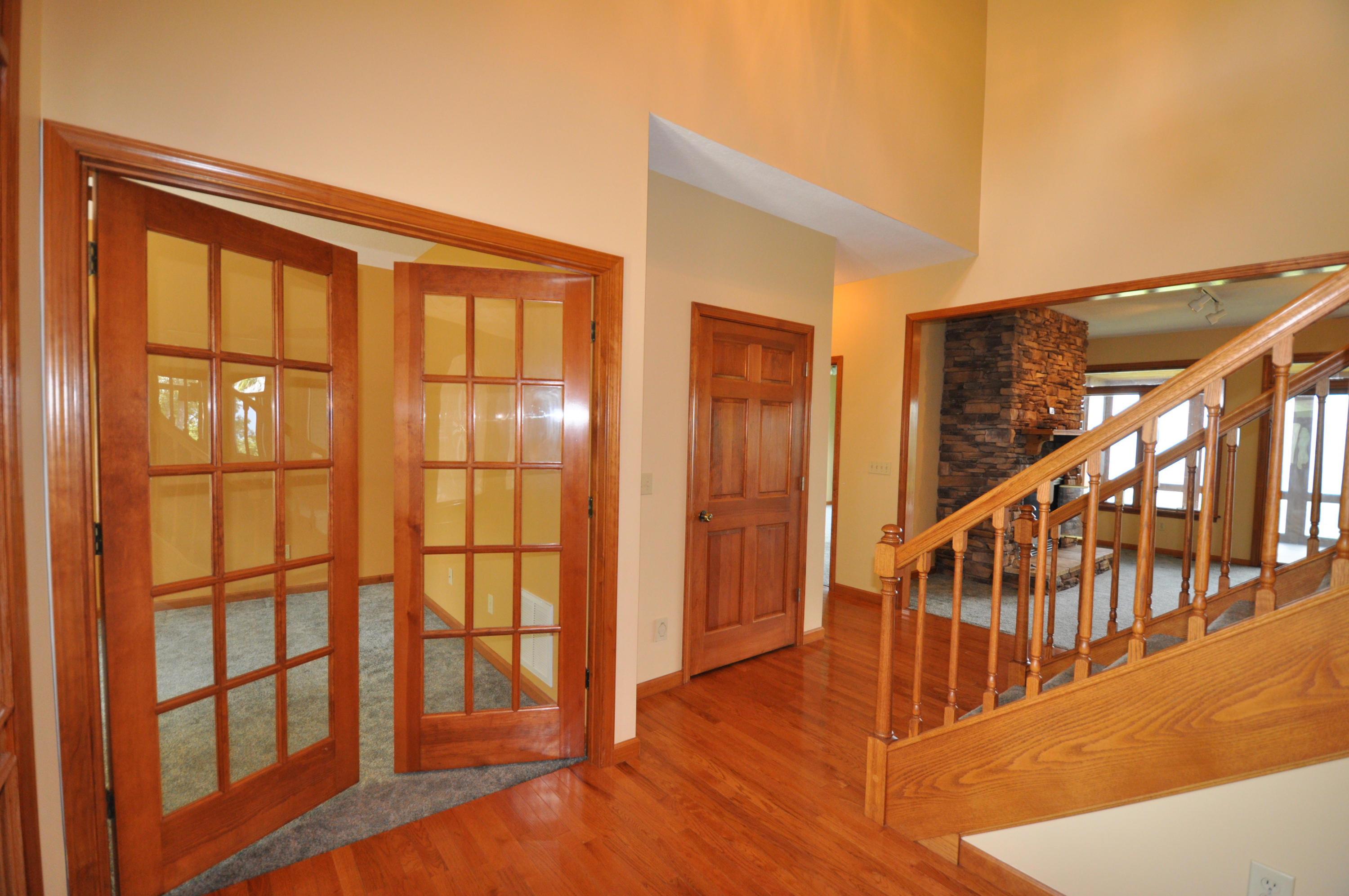 319 Kelly Ridge Road Townsend, TN 37882 - Photo 3 of 33 Entry foyer and library entrance.