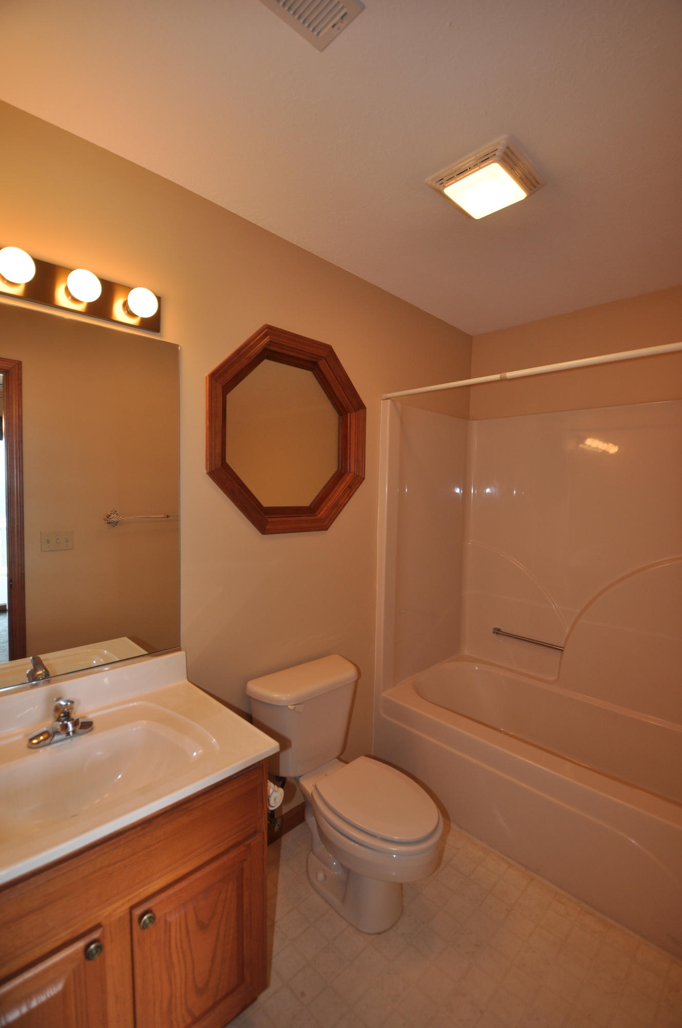 319 Kelly Ridge Road Townsend, TN 37882 - Photo 29 of 33 Upstairs bathroom