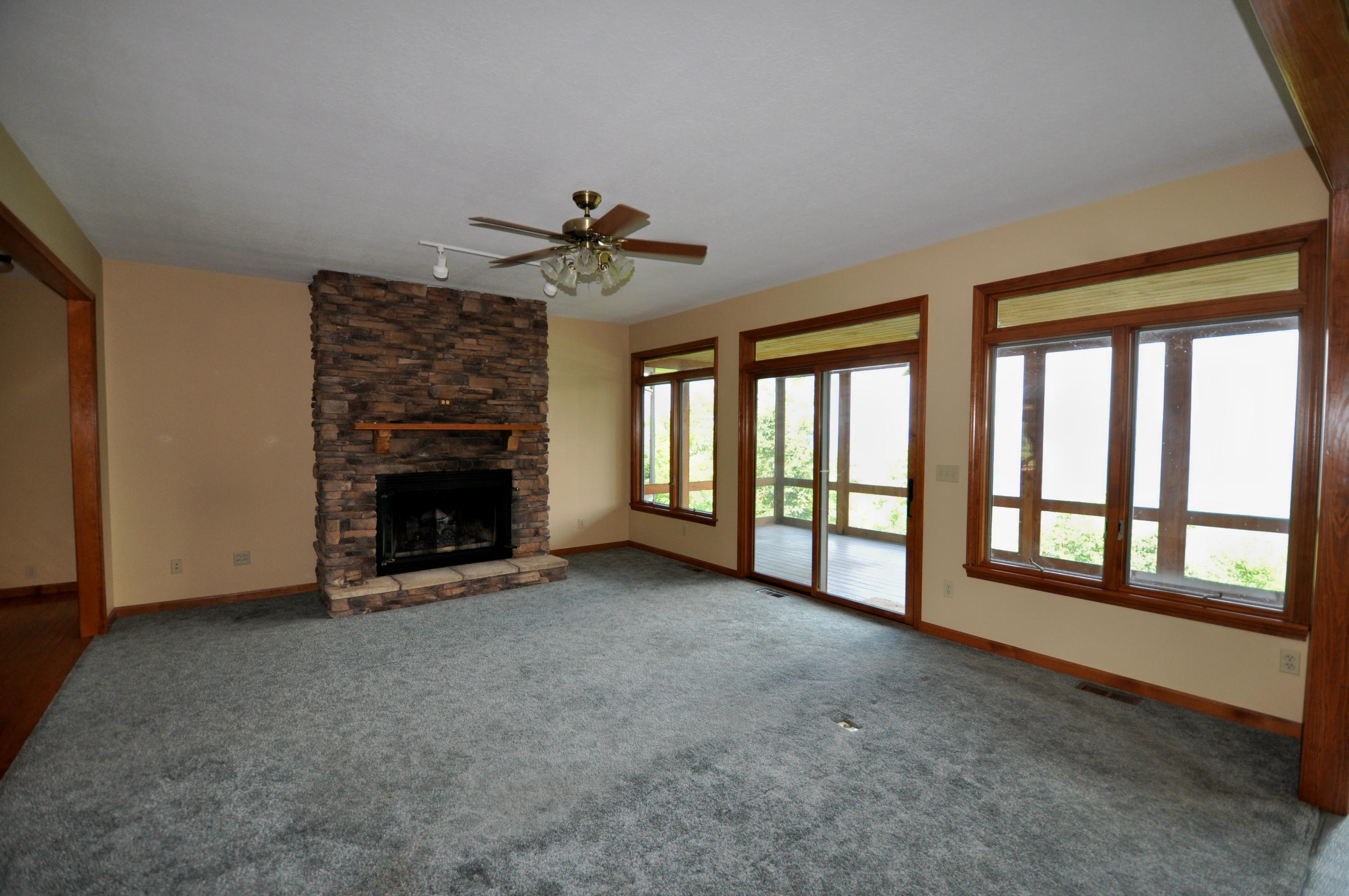 319 Kelly Ridge Road Townsend, TN 37882 - Photo 6 of 33 Living room