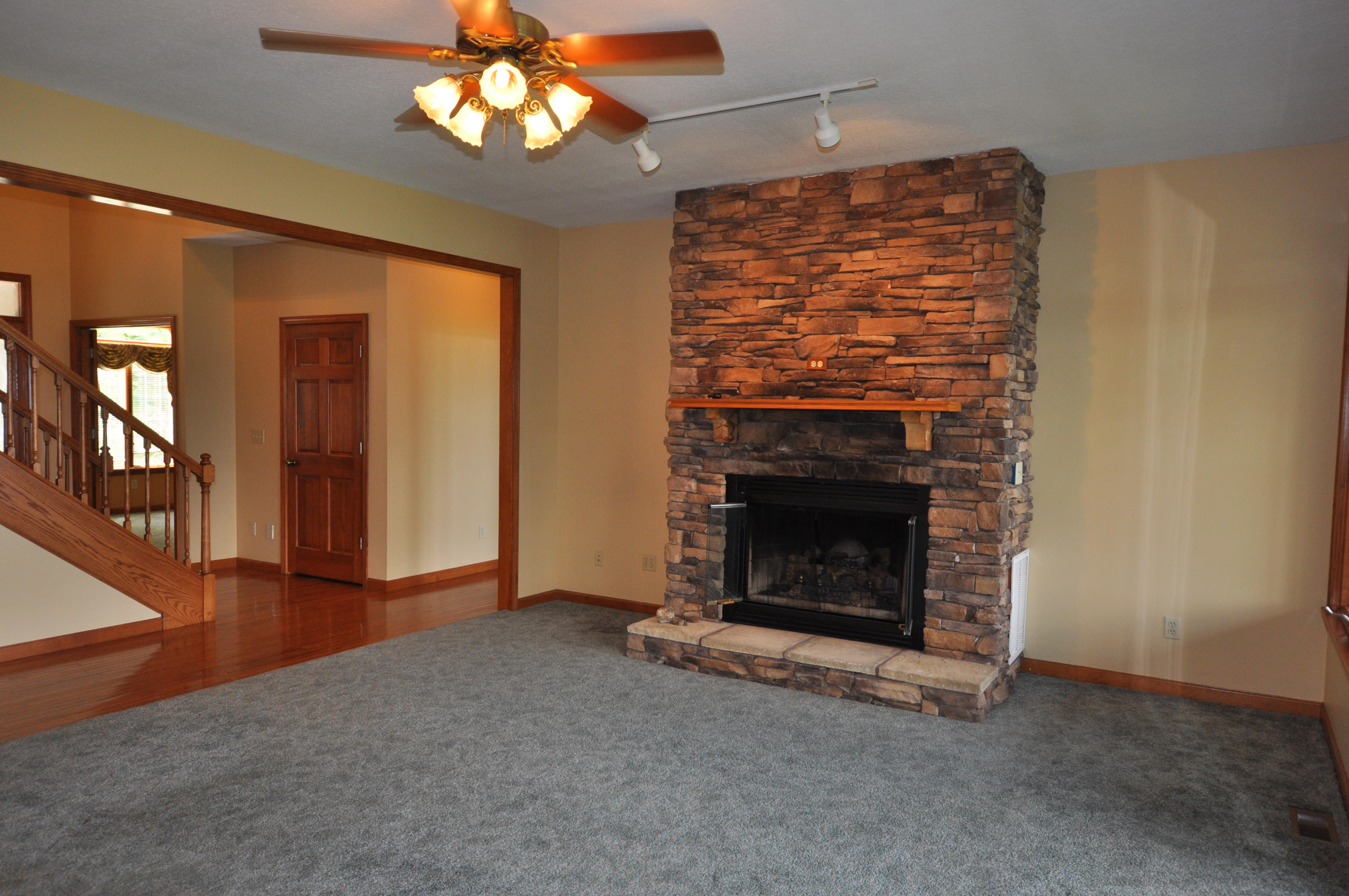 319 Kelly Ridge Road Townsend, TN 37882 - Photo 7 of 33 Living room