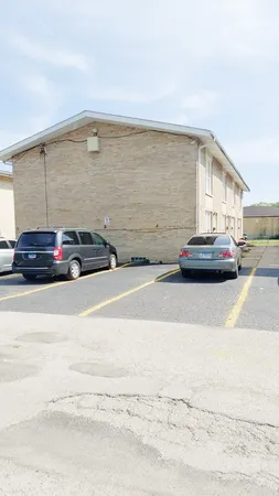 $1,700 | 2200 Hebron Avenue, Unit D, Zion, IL 60099