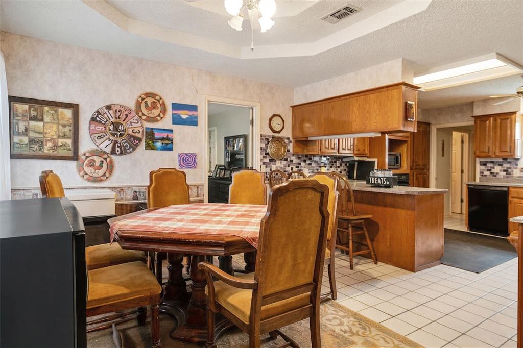 4315 Lakeshore Drive Reno, TX 75462 - Photo 6 of 20 a view of a dining room with furniture