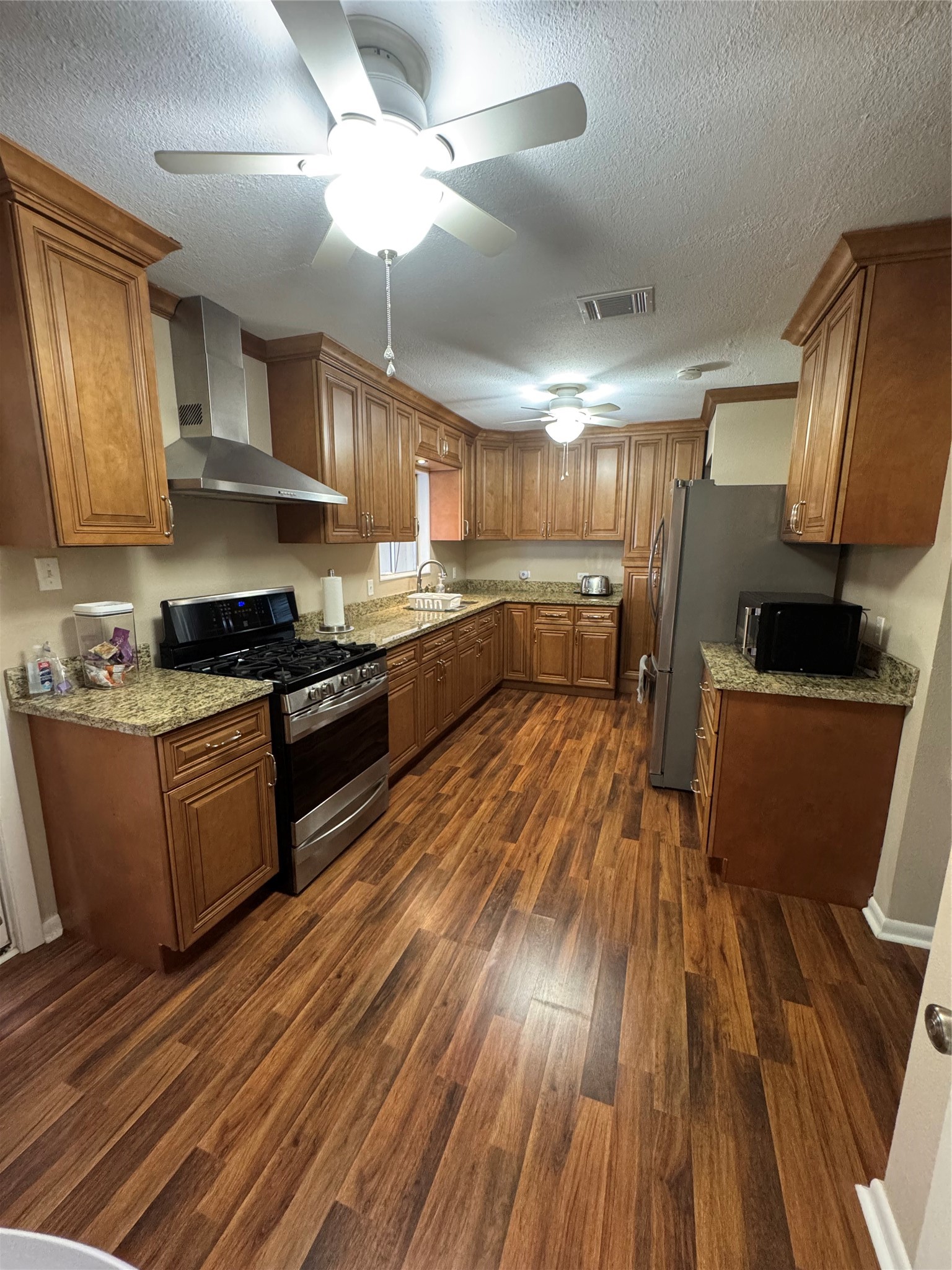 207 Elm Street Wharton, TX 77488 - Photo 14 of 27 Kitchen as it is currently. All appliances stay in kitchen.