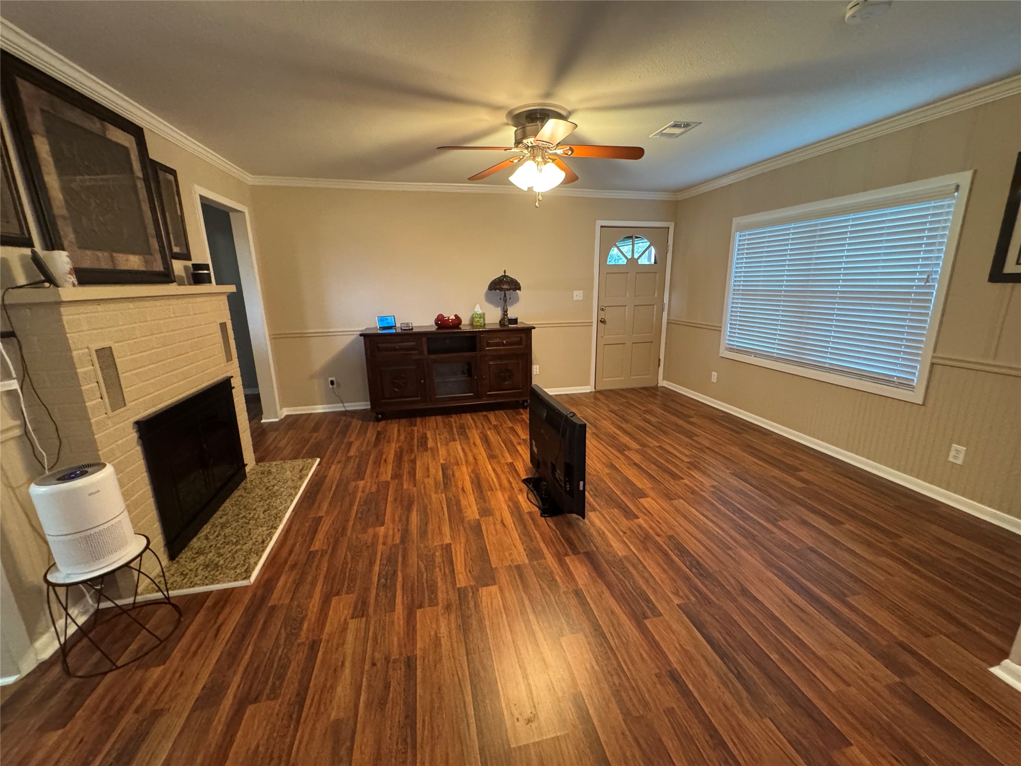 207 Elm Street Wharton, TX 77488 - Photo 10 of 27 Living room as it is currently.
