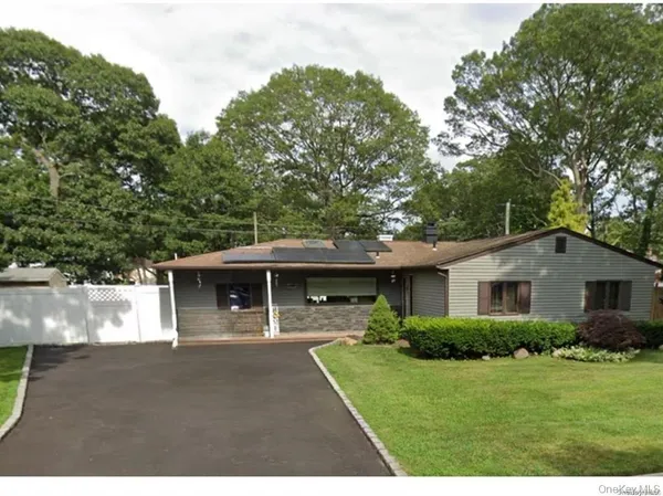 $635,000 | 19 Bridle Path, Farmingville, NY 11738