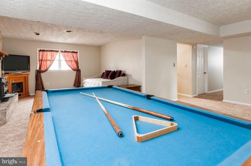 528 Beards Hill Road Aberdeen, MD 21001 - Photo 21 of 27 Family Room is a great place for entertaining