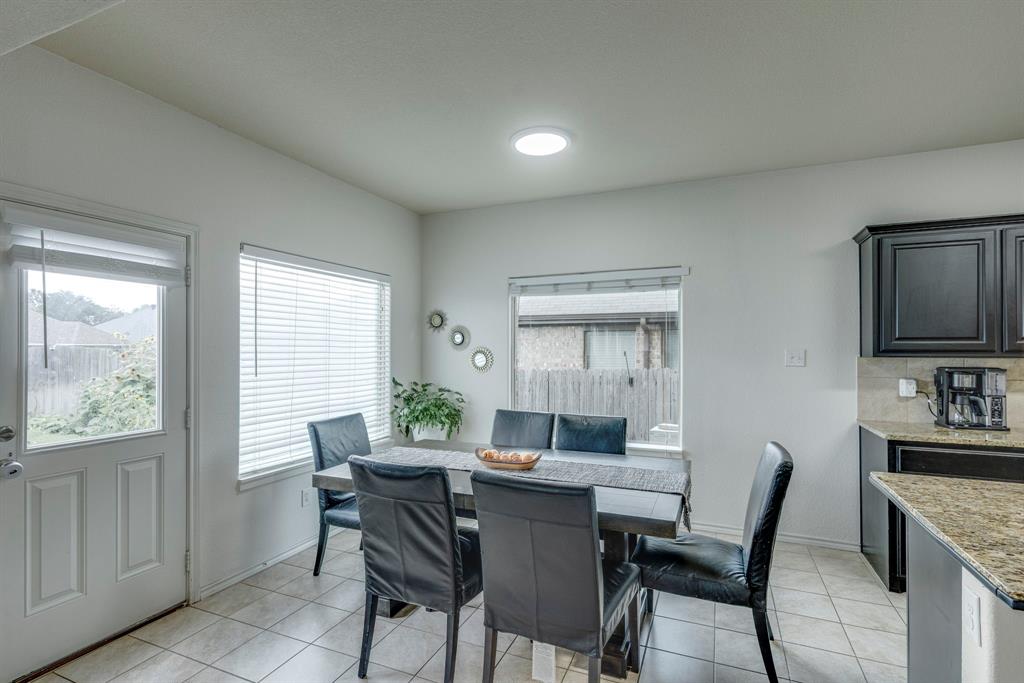 616 Cameron Way Azle, TX 76020 - Photo 13 of 37