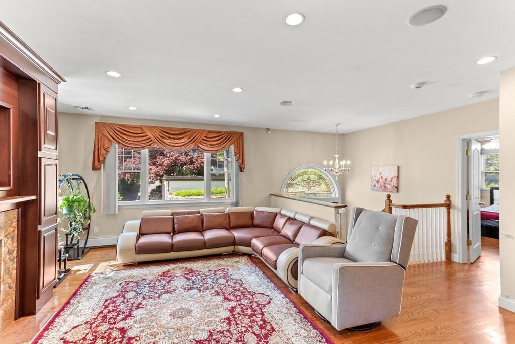 296 College Farm Road Waltham, MA 02451 - Photo 5 of 27