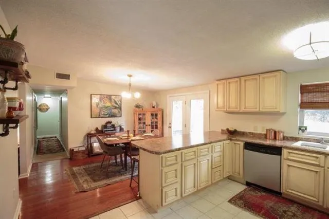$2,200 | 820 Chestwood Avenue, Tallahassee, FL 32303