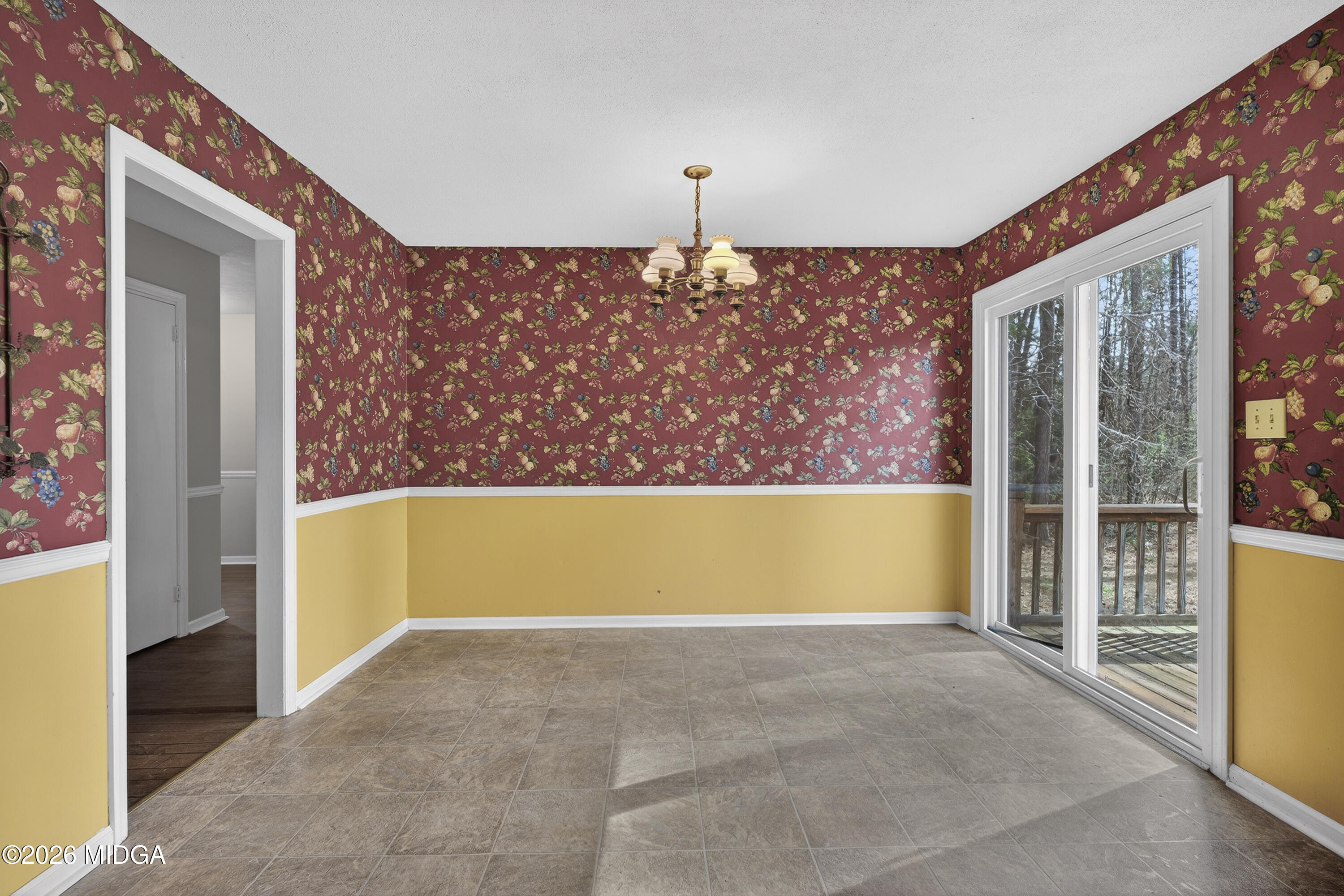 337 Highway 18 Gray, GA 31032 - Photo 22 of 50 a view of spacious bathroom with a tub and large windows