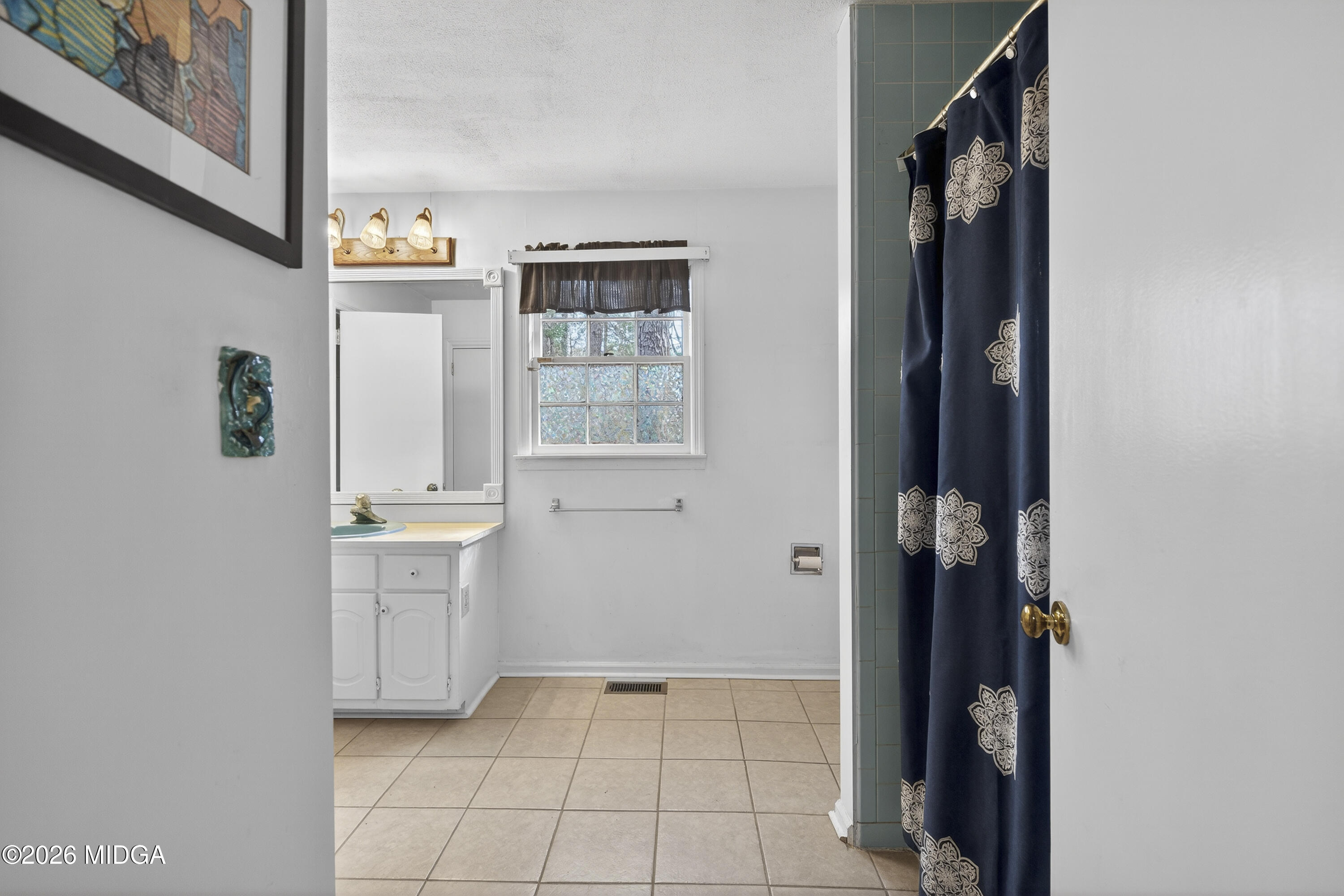 337 Highway 18 Gray, GA 31032 - Photo 26 of 50 a view of an entryway with bathroom