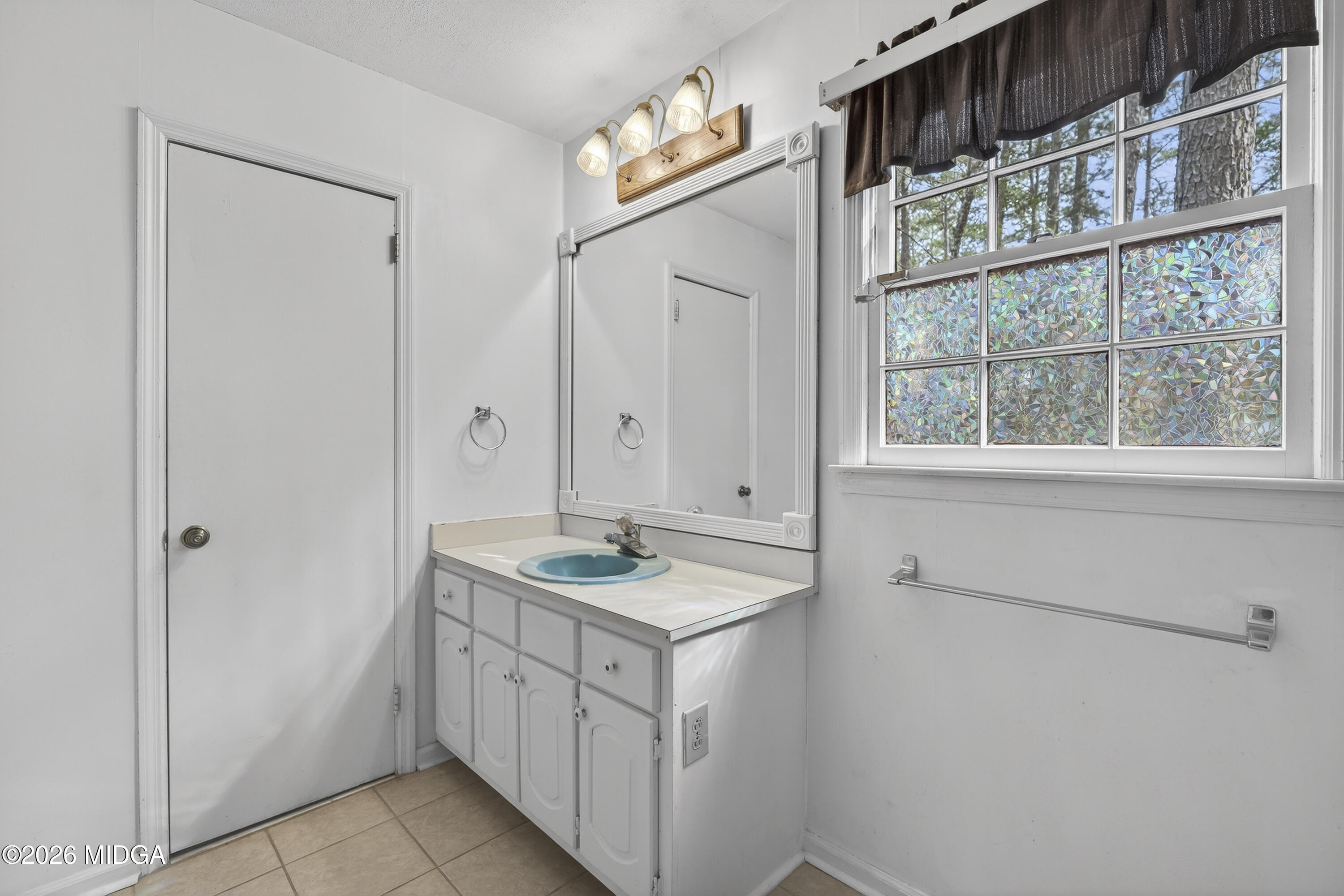 337 Highway 18 Gray, GA 31032 - Photo 28 of 50 a utility room with cabinets washer and dryer