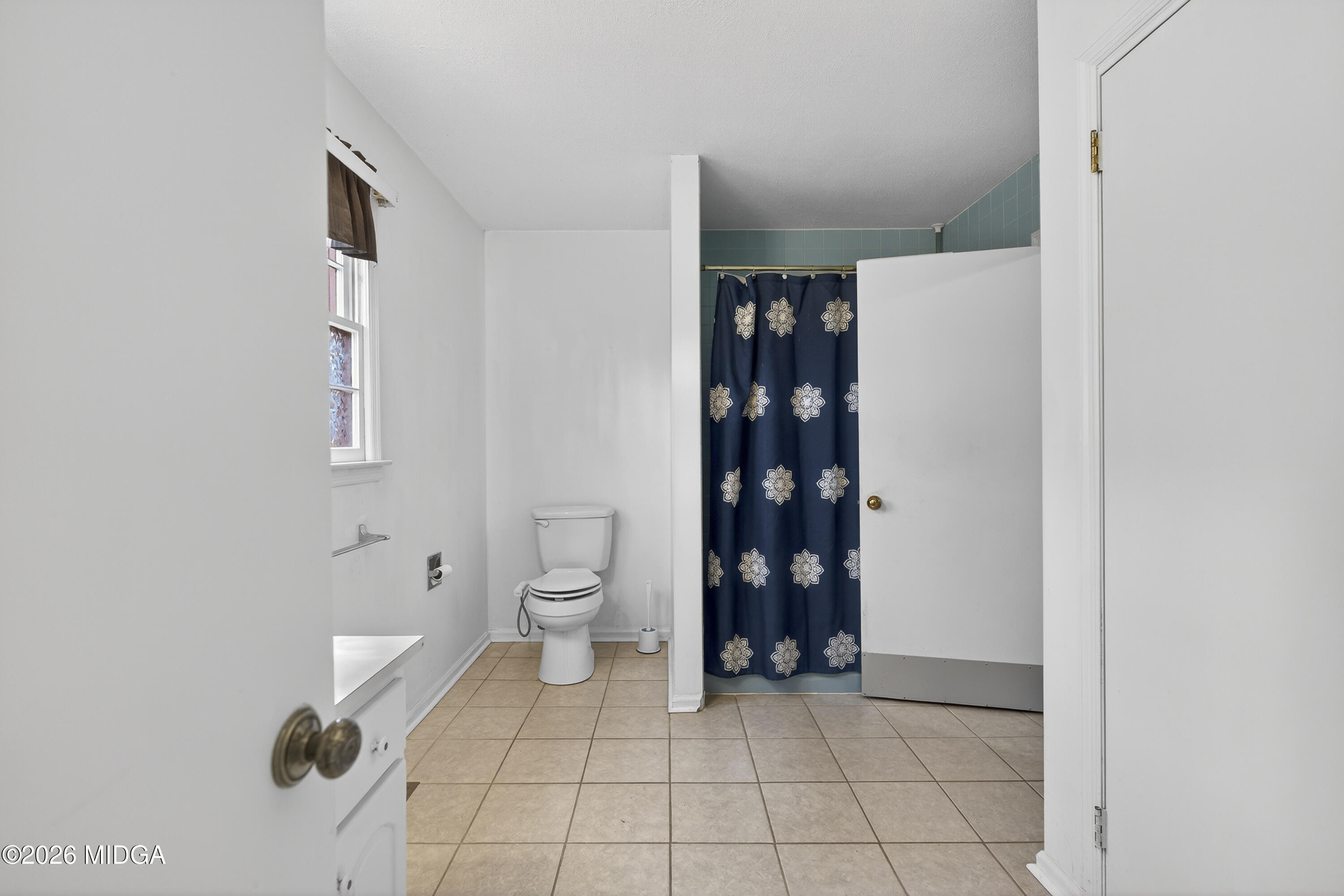 337 Highway 18 Gray, GA 31032 - Photo 30 of 50 a bathroom with a toilet and a shower