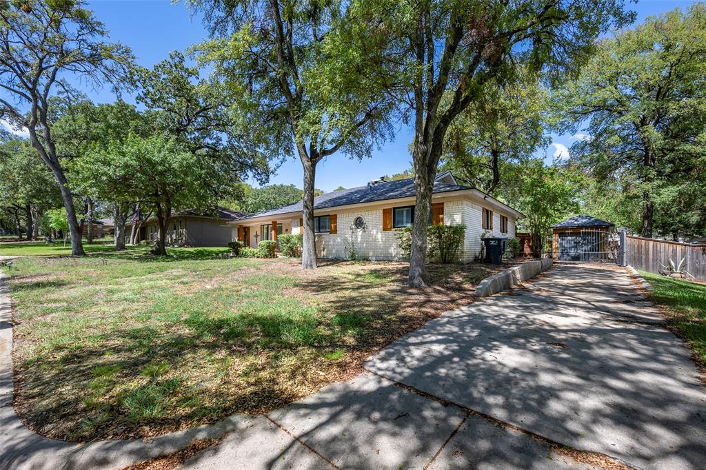 5017 Boulder Lake Road Fort Worth, TX 76103 - Photo 2 of 26