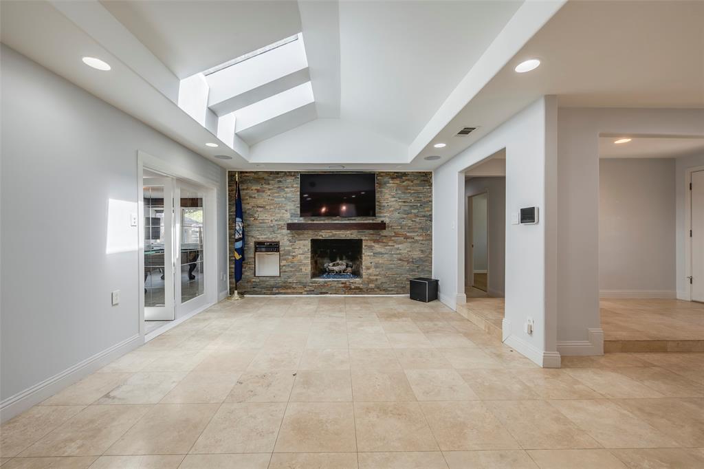 5017 Boulder Lake Road Fort Worth, TX 76103 - Photo 7 of 26