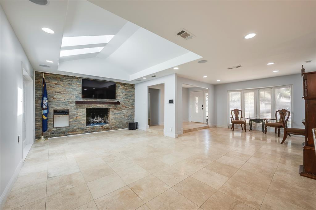 5017 Boulder Lake Road Fort Worth, TX 76103 - Photo 8 of 26