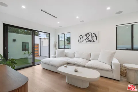$1,648,900 | 2911 South Rimpau Boulevard, Unit 2909, Los Angeles, CA 90016