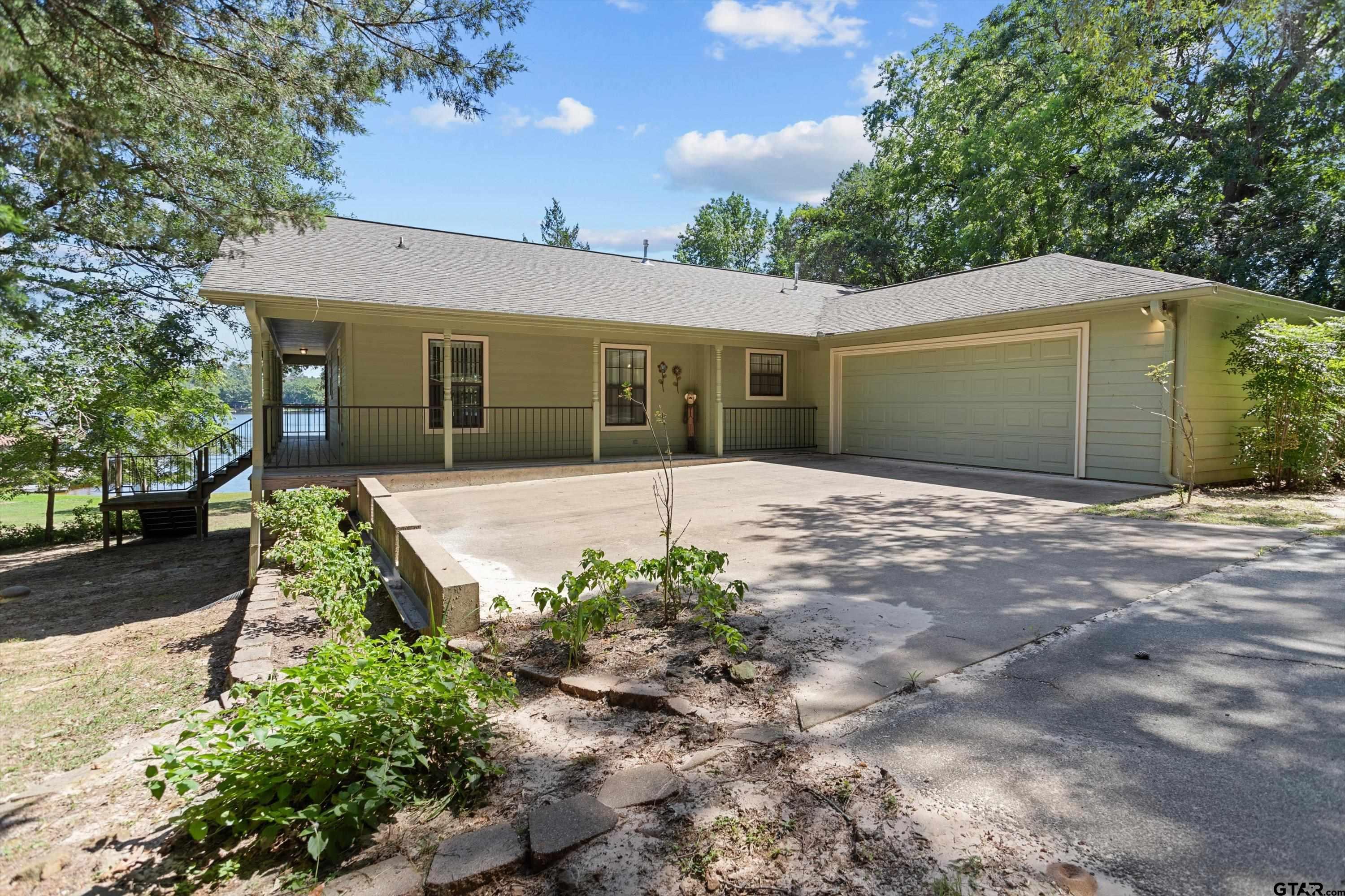 386 Dailey Road Crockett, TX 75835 - Photo 6 of 28 a front view of a house with garden