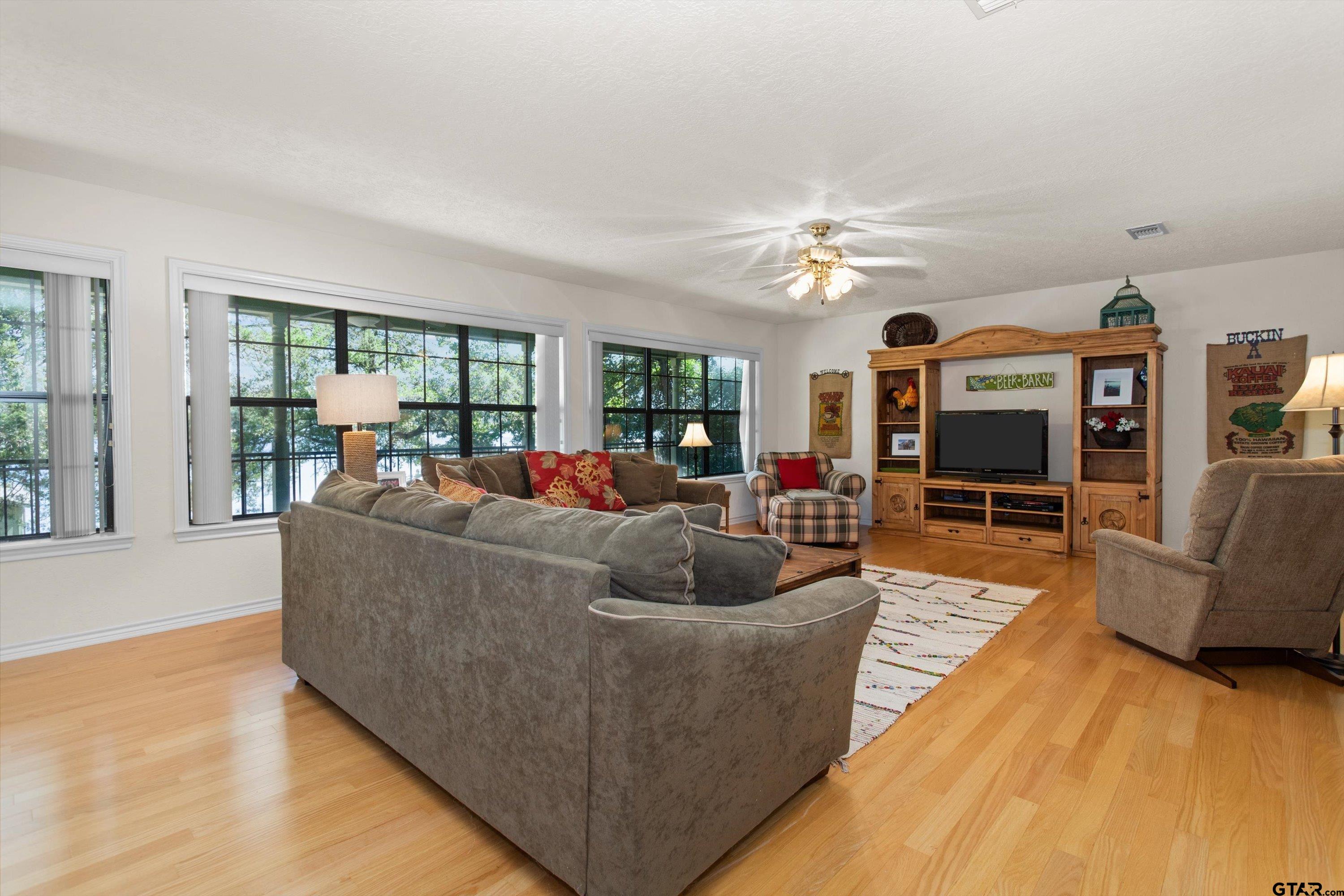 386 Dailey Road Crockett, TX 75835 - Photo 8 of 28 a living room with furniture and a flat screen tv