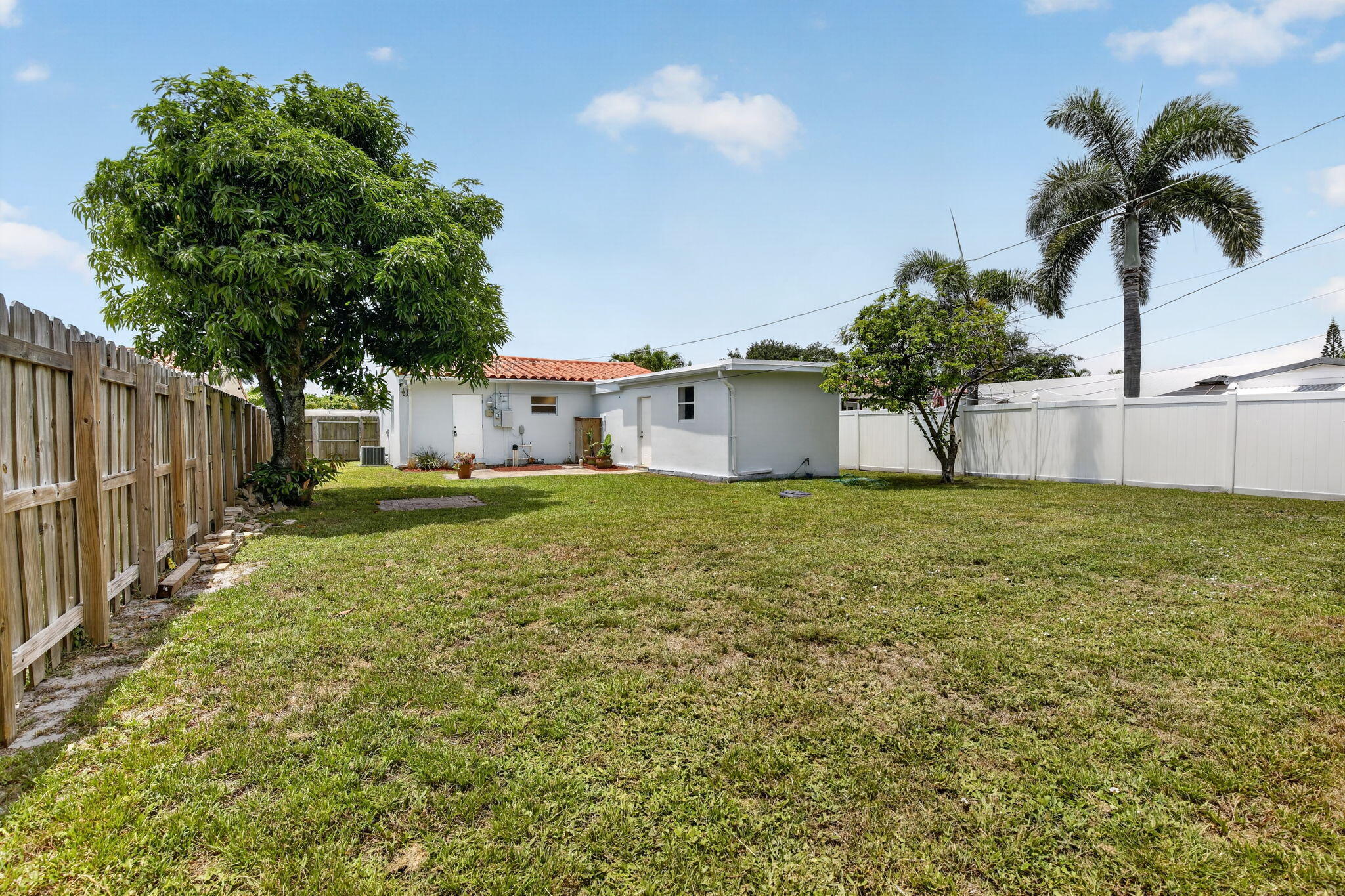 2427 Harding Street Hollywood, FL 33020 - Photo 3 of 38 33-web-or-mls-_A7A1306