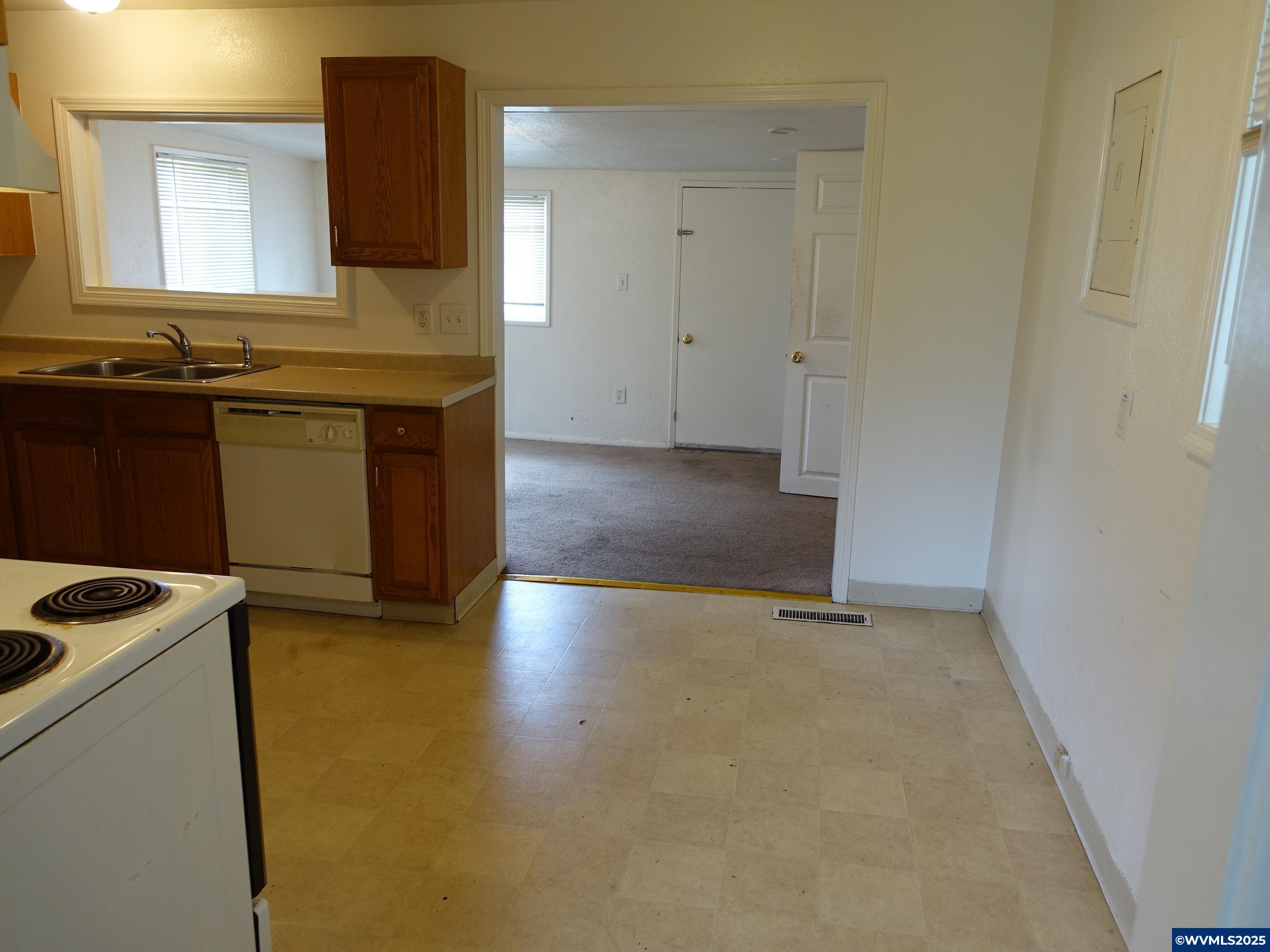 1185 Fabry Road Southeast Salem, OR 97306 - Photo 10 of 34