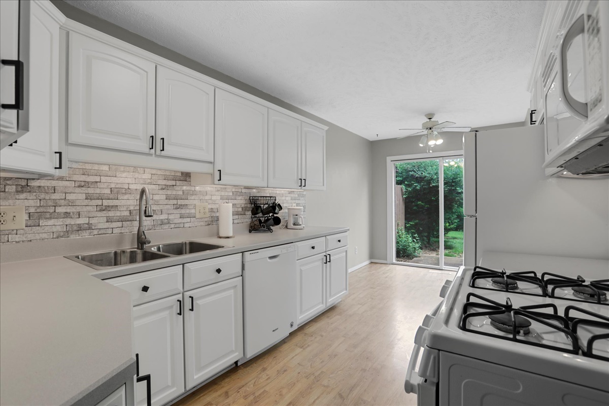 1717 King Drive, Unit B Normal, IL 61761 - Photo 7 of 18 a kitchen that has a sink and a stove