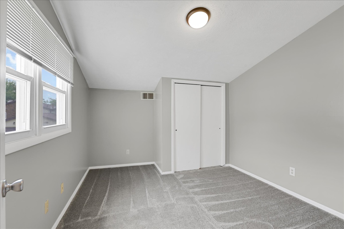 1717 King Drive, Unit B Normal, IL 61761 - Photo 9 of 18 a view of a livingroom with a dishwasher