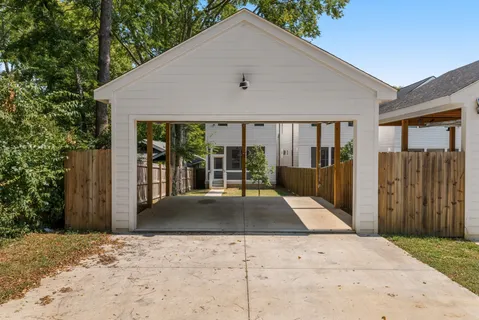 a view of entrance gate of house