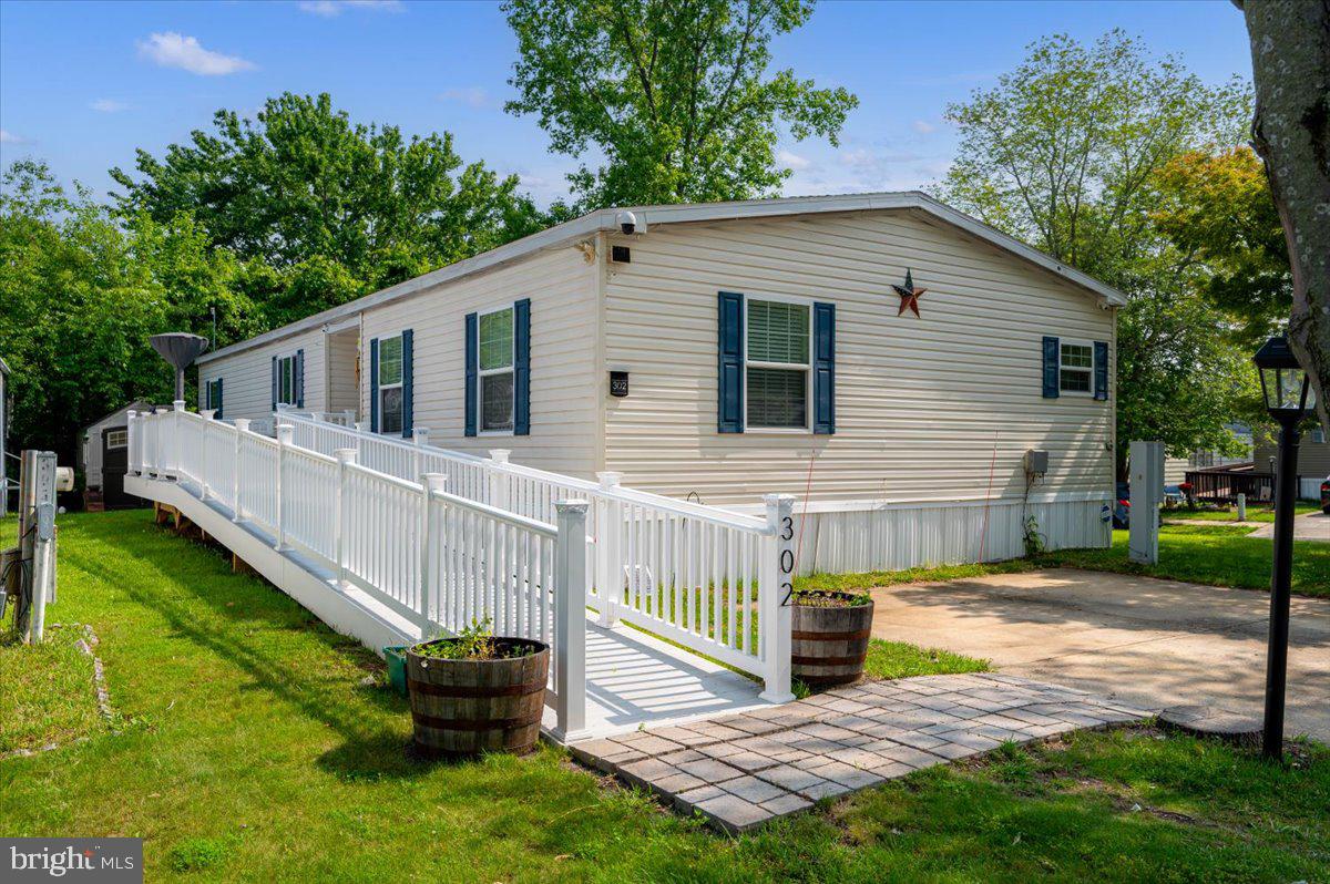 a view of a house with backyard and a tree