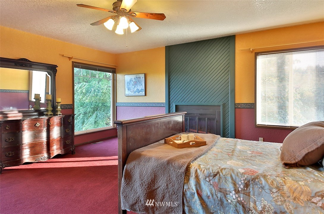 5749 Double Bluff Road Freeland, WA 98249 - Photo 20 of 40 a bedroom with a bed and window