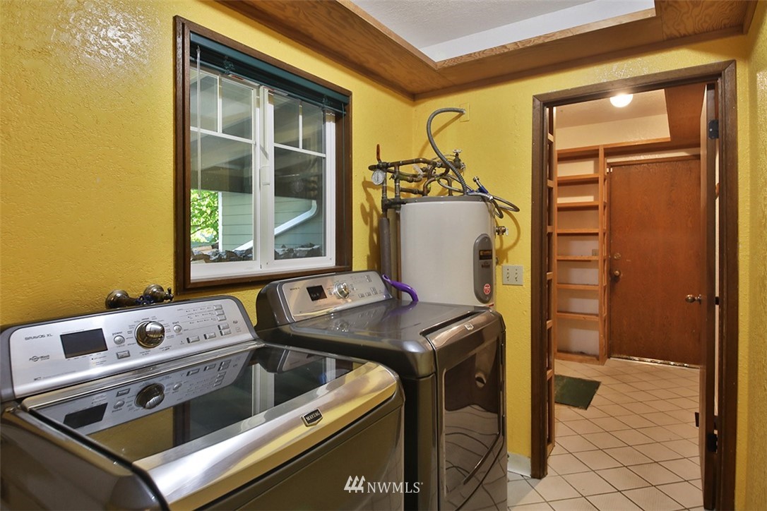 5749 Double Bluff Road Freeland, WA 98249 - Photo 27 of 40 a utility room with dryer and washer